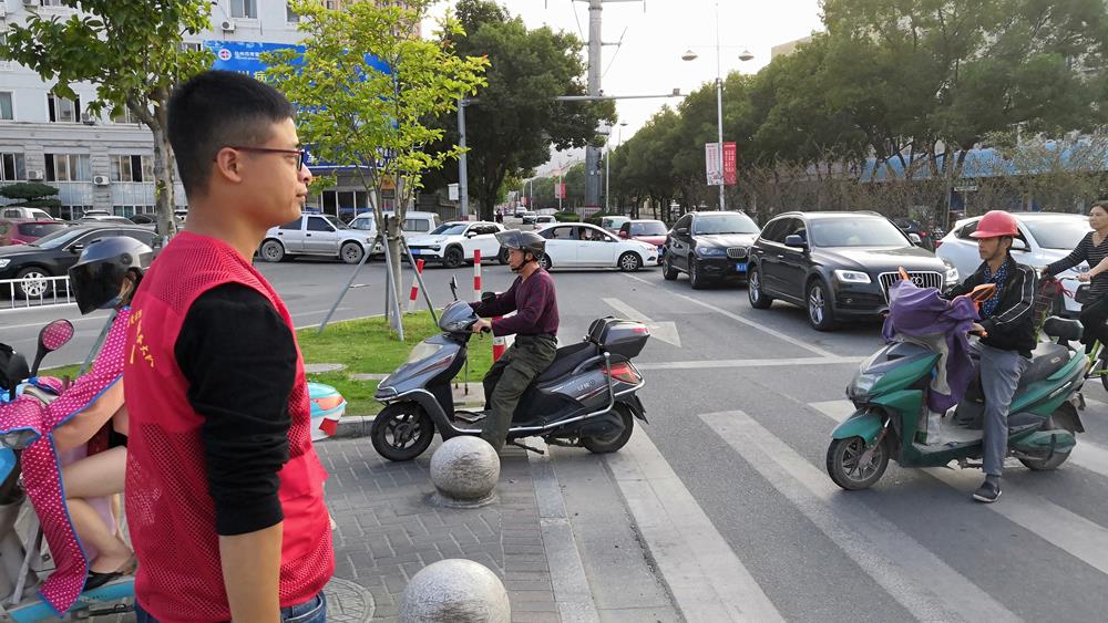 我为城市添彩 文明就在身边 博爱医院劝导员为文明城市建设持续发力