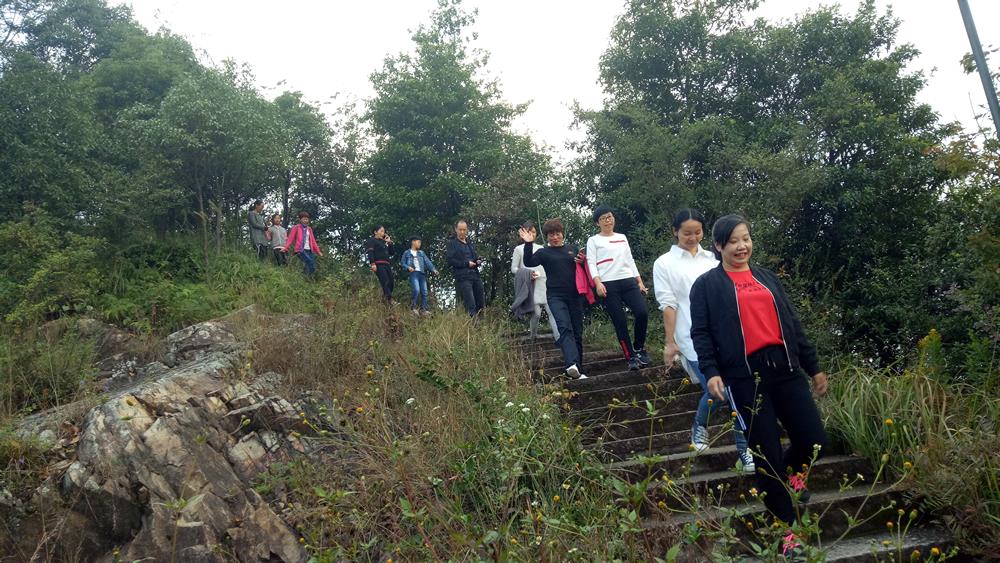 台州市博爱医院院工会组织重阳节登山活动