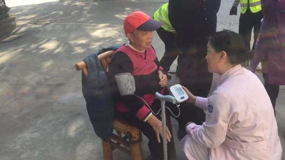 博爱志愿者服务队开展志愿者日活动|台州市博爱医院