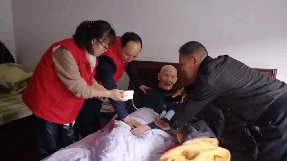 博爱志愿者服务队开展志愿者日活动|台州市博爱医院