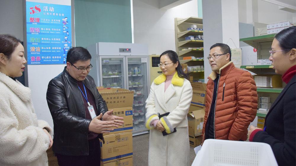 路桥区卫健局胡琳萍一行到台州市博爱医院开展节前安全生产工作
