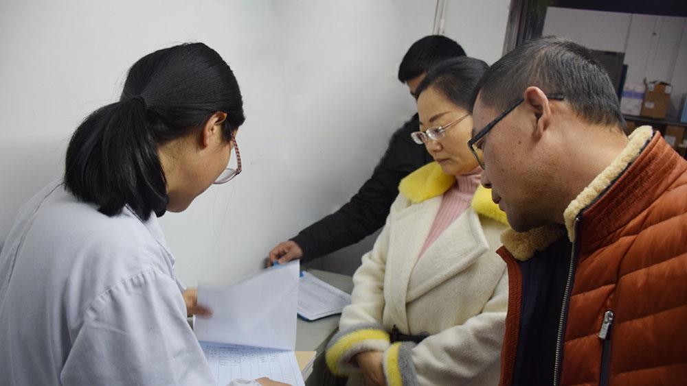路桥区卫健局胡琳萍一行到台州市博爱医院开展节前安全生产工作