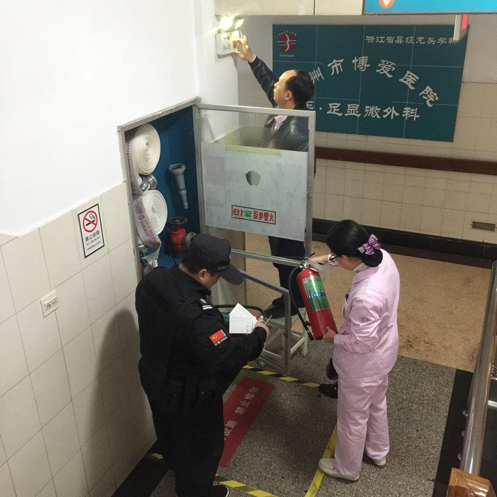 路桥区卫健局胡琳萍一行到台州市博爱医院开展节前安全生产工作