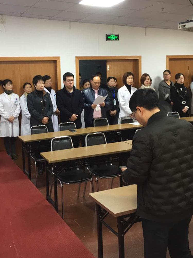 路桥区卫健局胡琳萍一行到台州市博爱医院开展节前安全生产工作