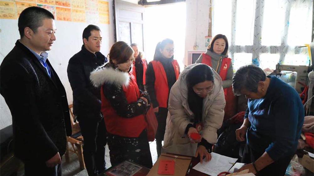 路桥区红十字会联合台州市博爱医院开展关爱贫困肿瘤患者活动