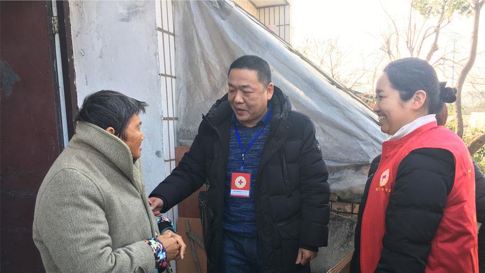 路桥区红十字会联合台州市博爱医院开展关爱贫困肿瘤患者活动