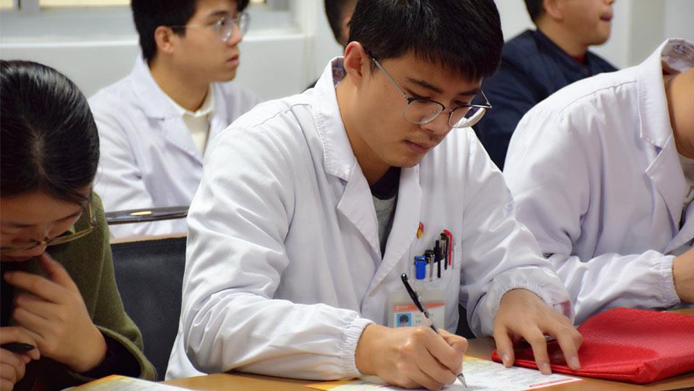 晒成绩 查不足 强责任 明方向 ｜博爱医院党委召开党（委）支部书记述职评议大会