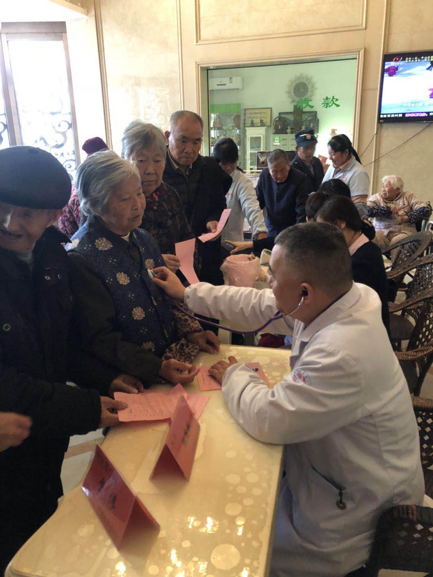 敬老助老 情暖夕阳 台州市博爱医院组织医务人员开展敬老义诊活动