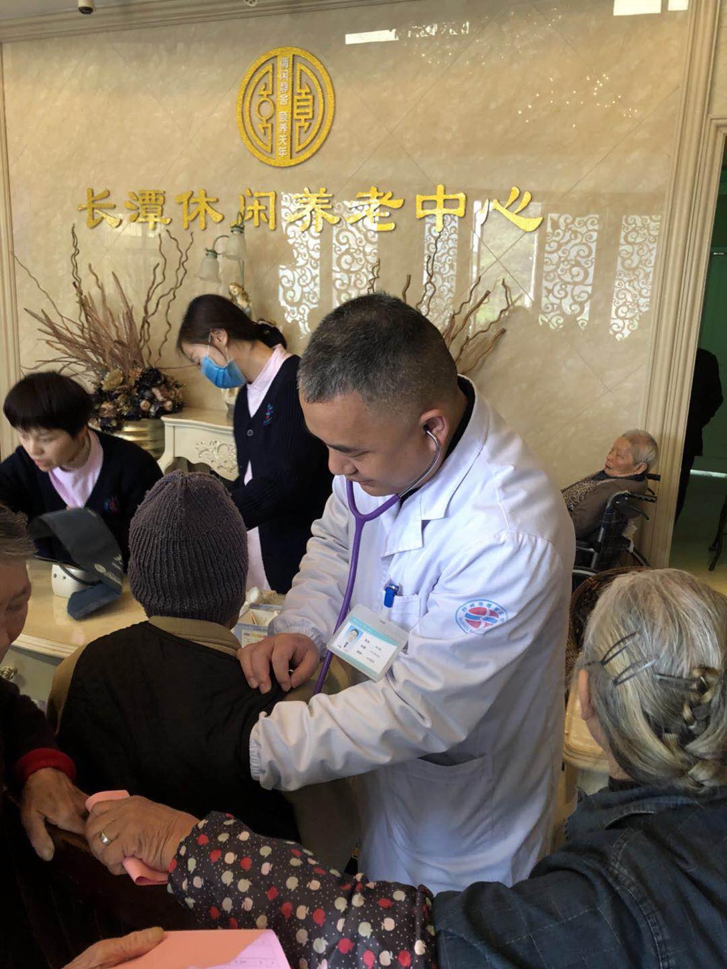 敬老助老 情暖夕阳 台州市博爱医院组织医务人员开展敬老义诊活动