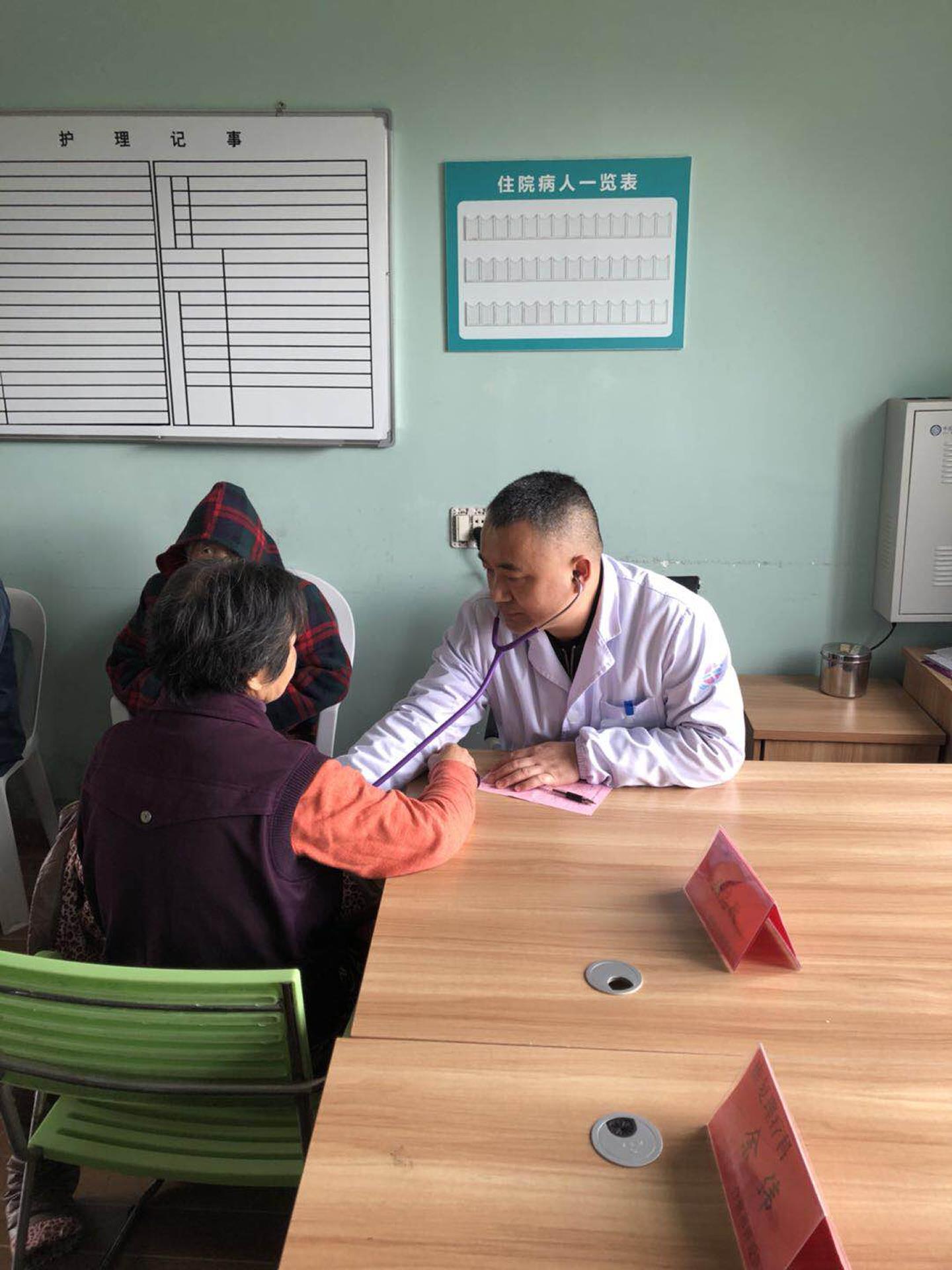 敬老助老 情暖夕阳 台州市博爱医院组织医务人员开展敬老义诊活动