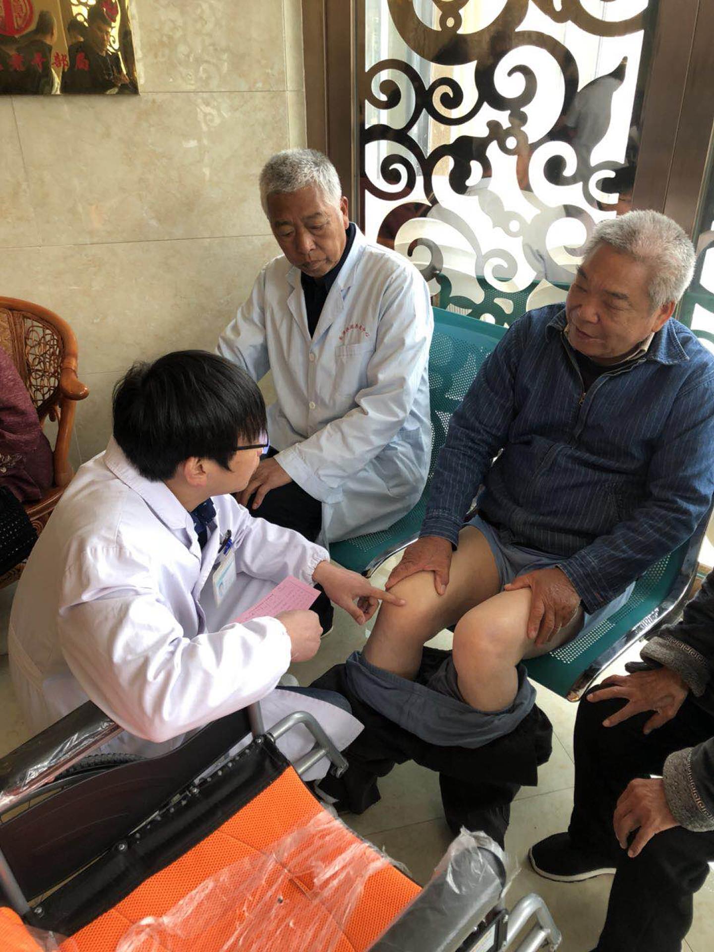 敬老助老 情暖夕阳 台州市博爱医院组织医务人员开展敬老义诊活动