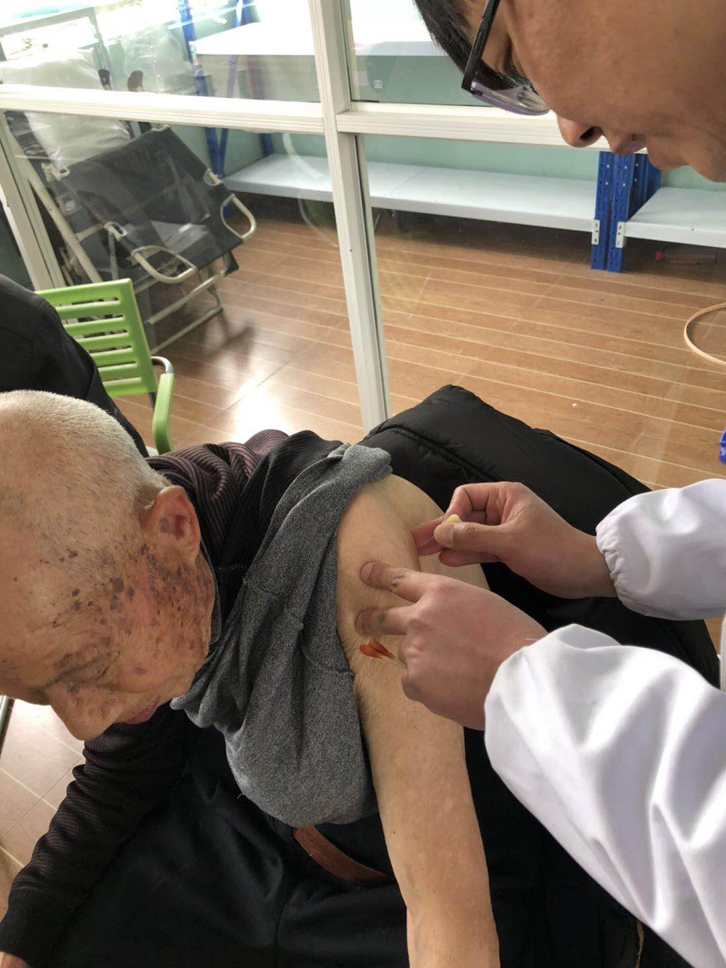 敬老助老 情暖夕阳 台州市博爱医院组织医务人员开展敬老义诊活动