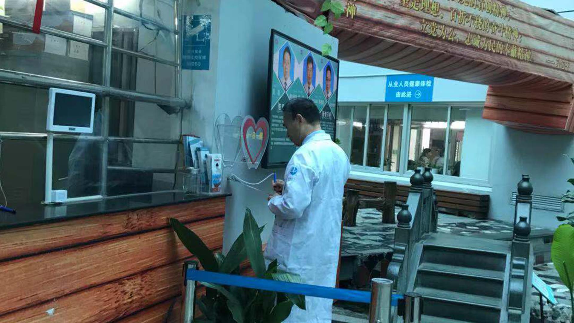 一日一捐，天天学雷锋，我们在坚持！