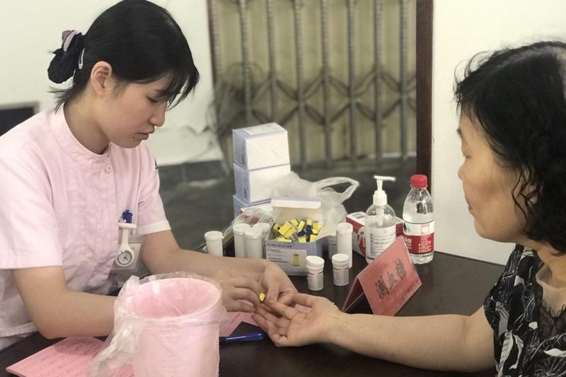 便民服务进社区，博爱健康义诊小队到南洋村开展义诊活动