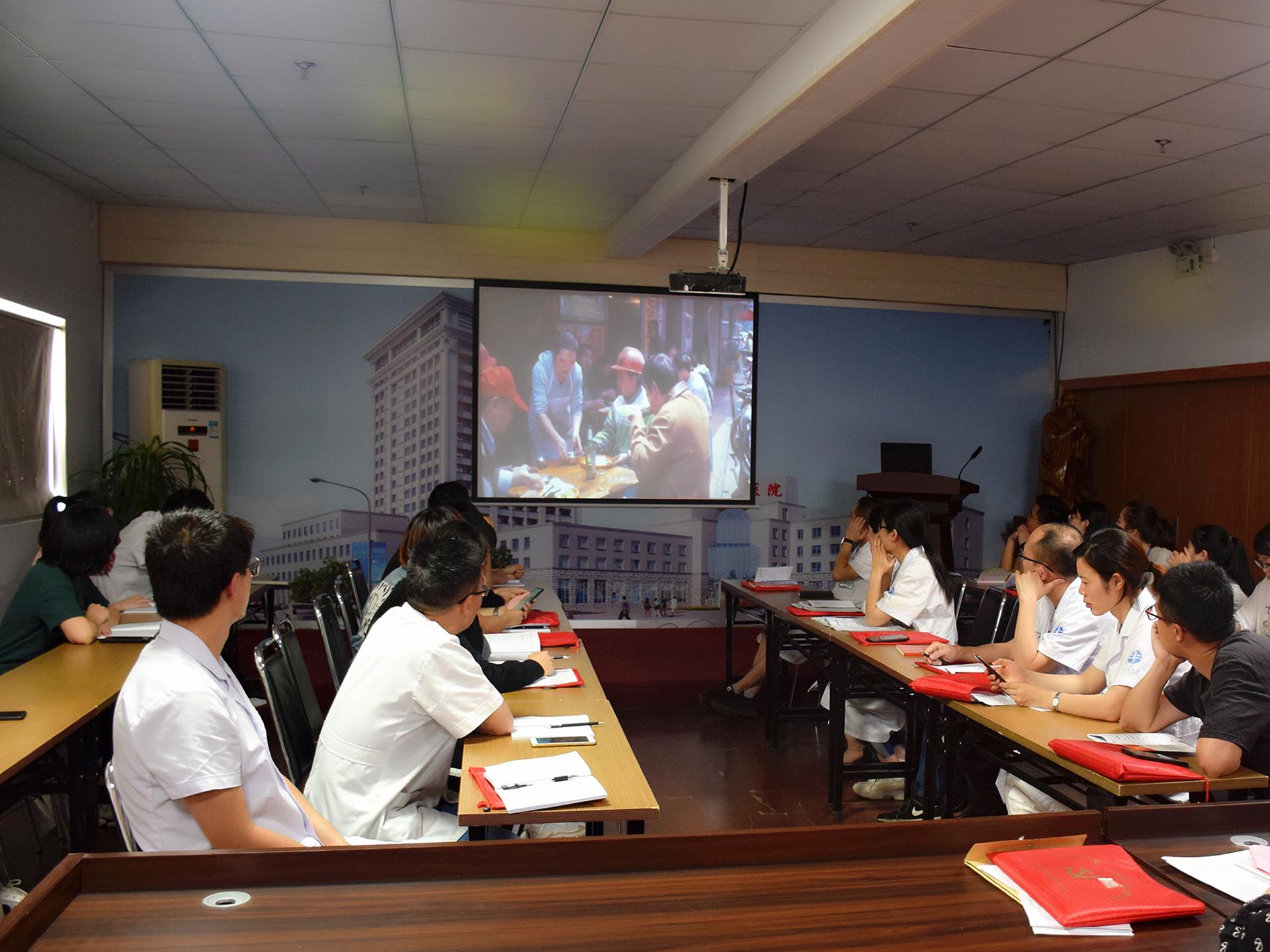 党性教育 对标看齐 台州市博爱医院党委召开主题党日活动