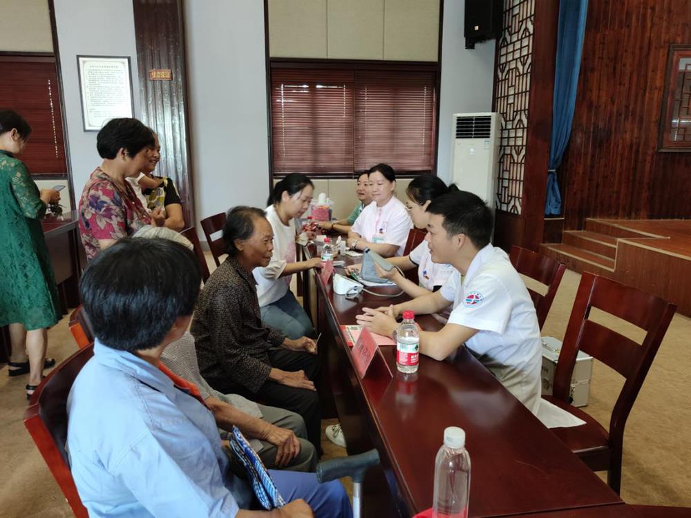 “专业服务心贴心，干部党员我先行”党员志愿服务进社区|台州市博爱医院