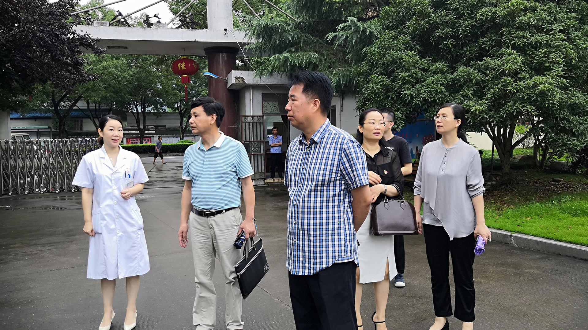 金灵江到台州市博爱医院调研党建工作