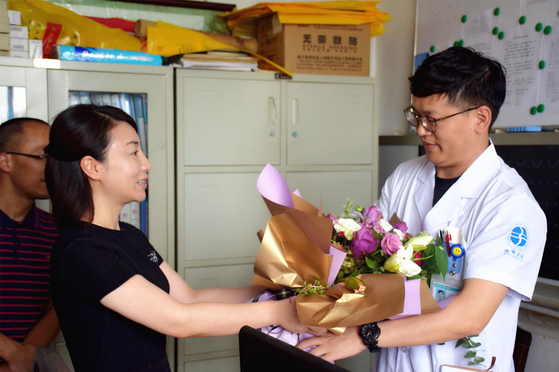 姚君丹慰问造血干细胞捐献者王天兴|台州市博爱医院