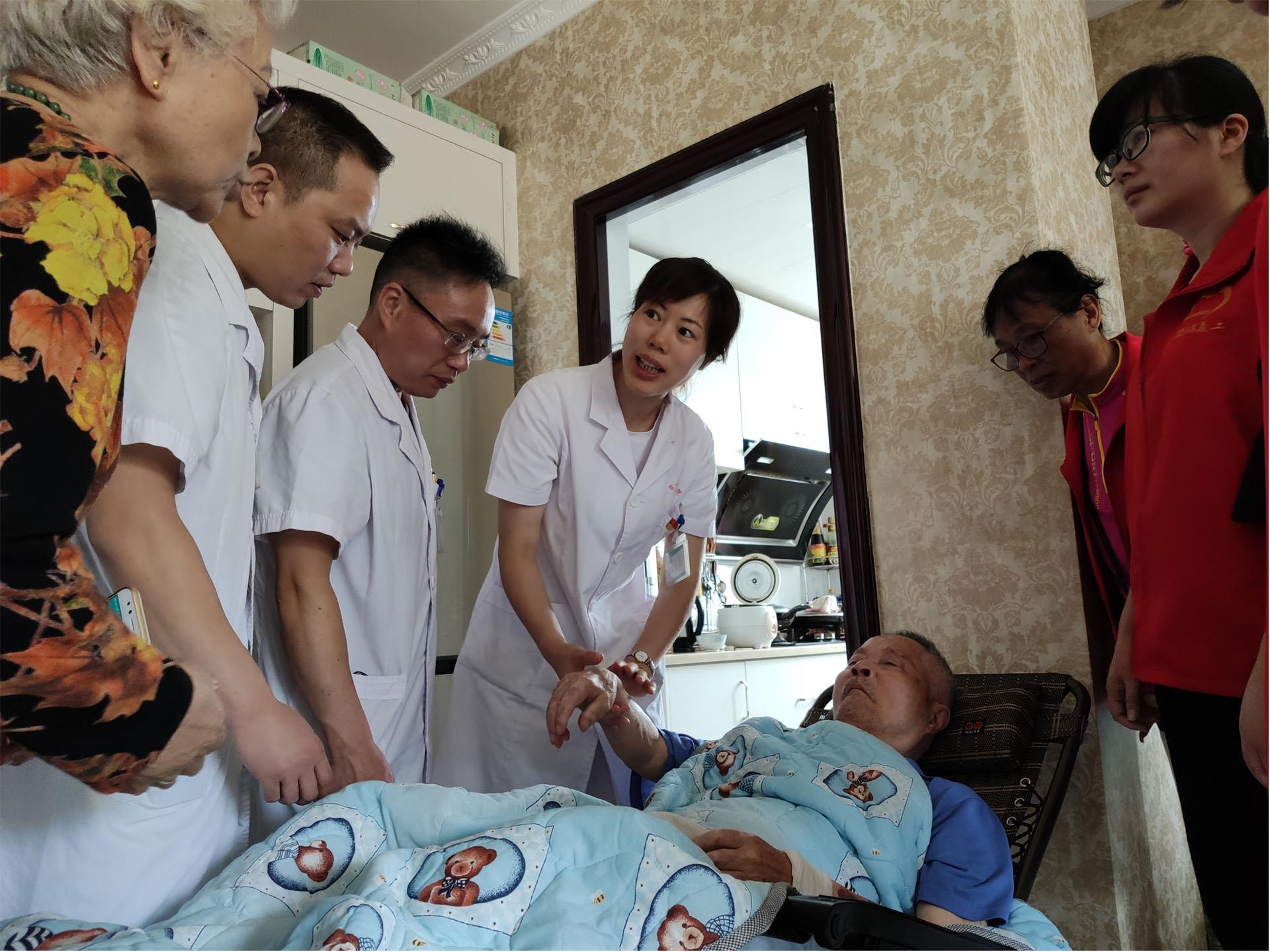 不忘初心跟党走 牢记使命护健康 台州市博爱医院党委四个支部兵分两路送服务