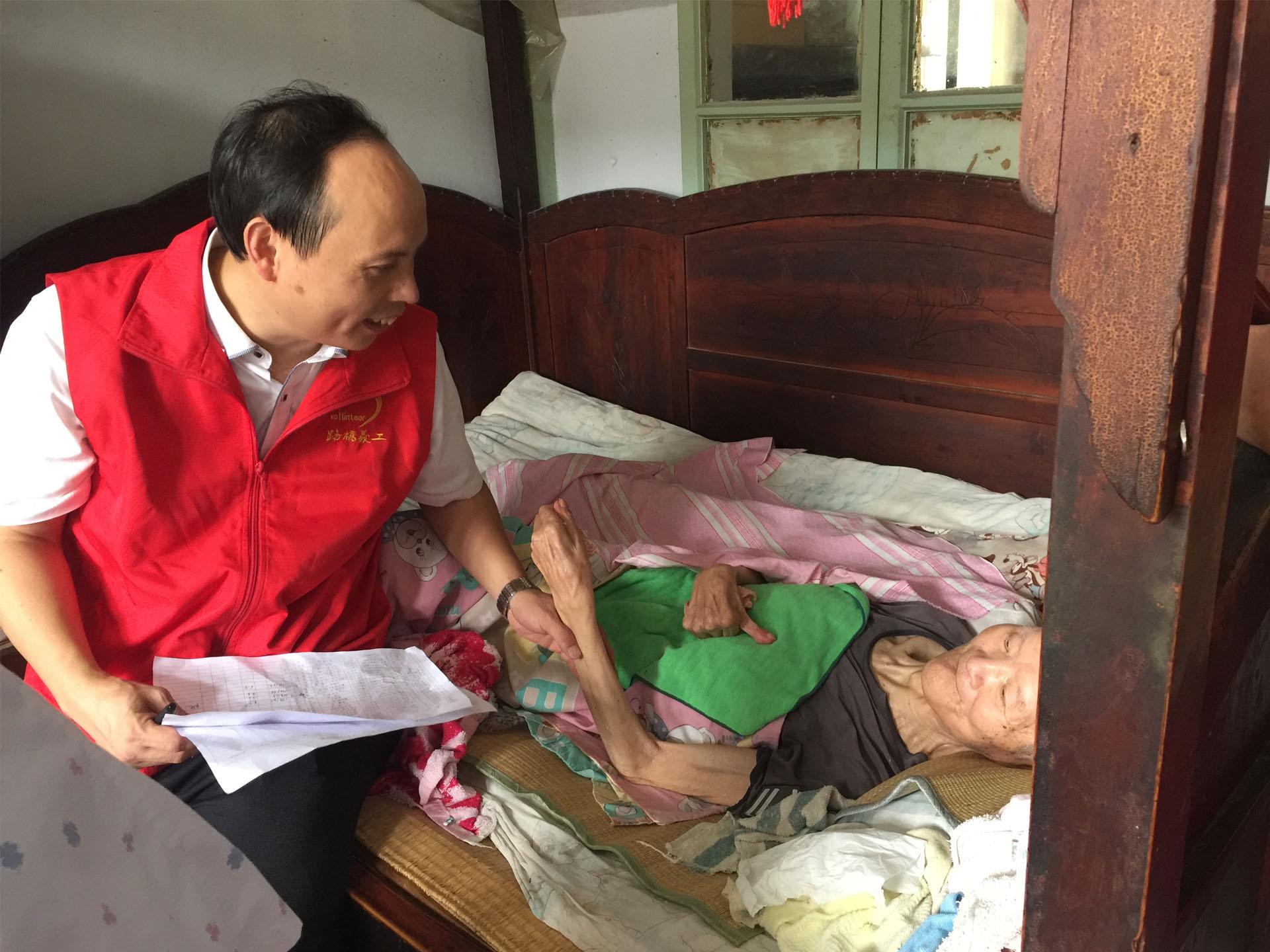 不忘初心跟党走 牢记使命护健康 台州市博爱医院党委四个支部兵分两路送服务