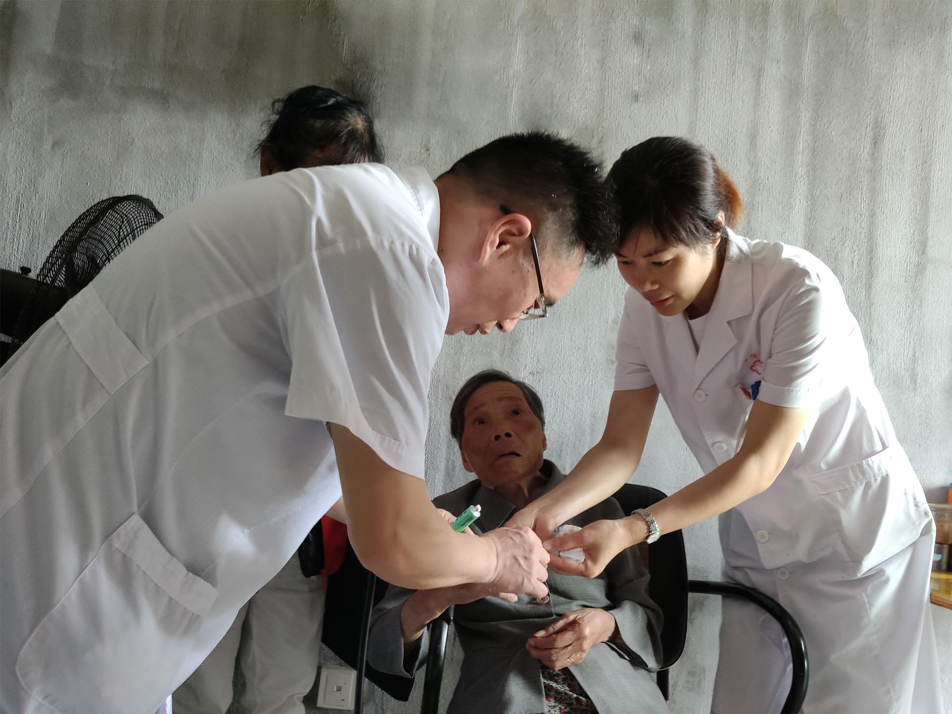 不忘初心跟党走 牢记使命护健康 台州市博爱医院党委四个支部兵分两路送服务