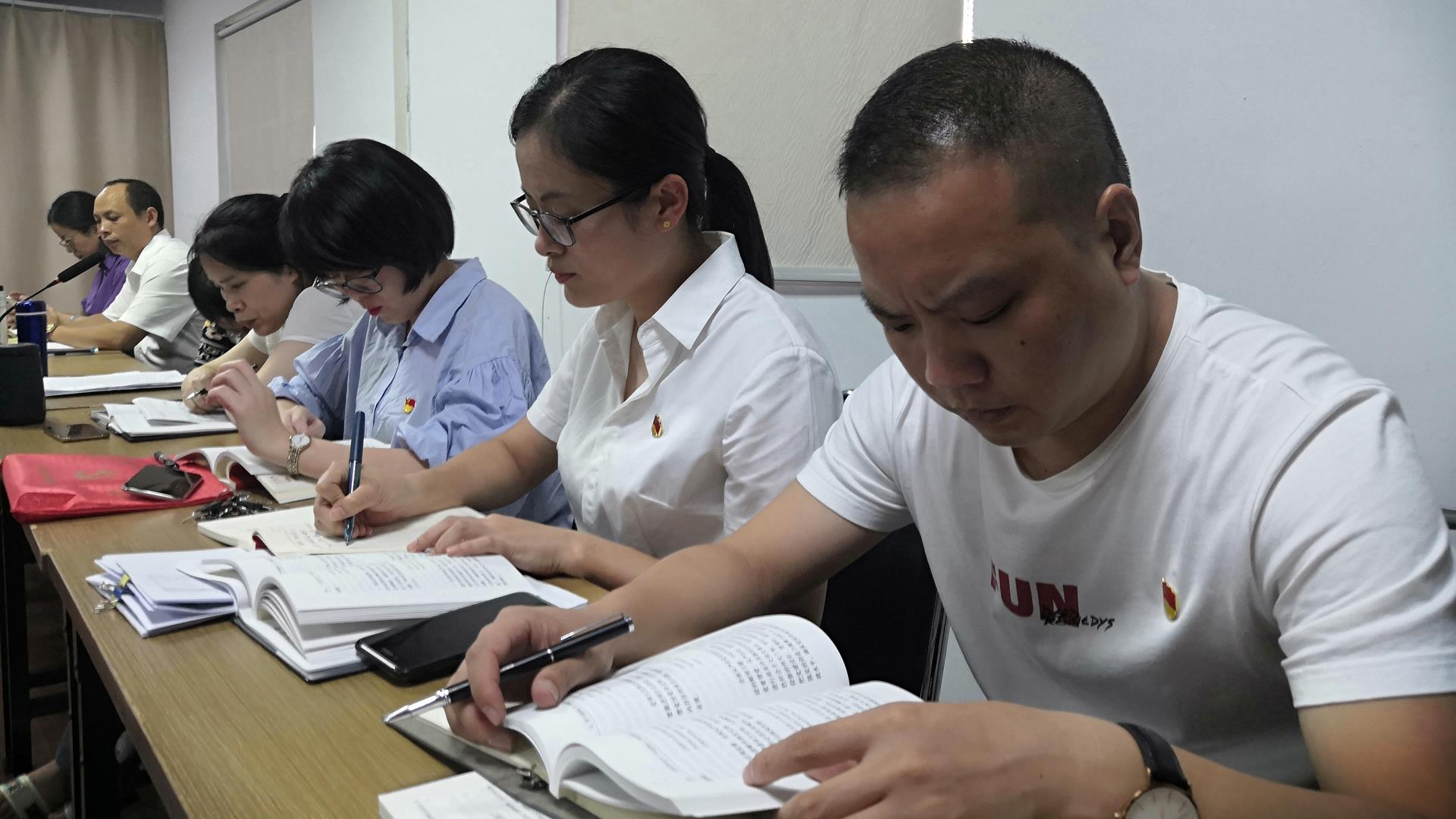 不忘初心 牢记使命 台州市博爱医院党委开启第二周“周一夜学”