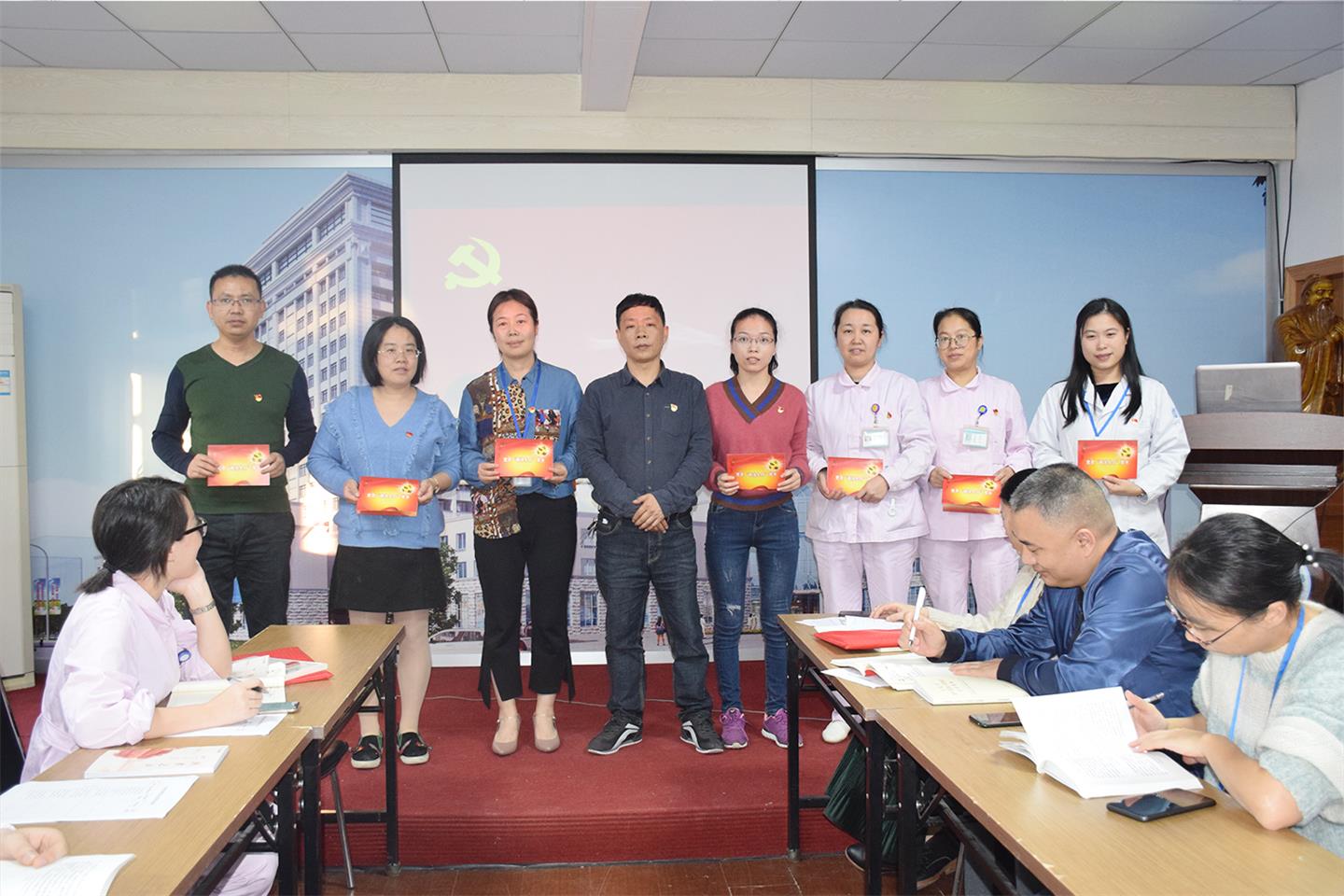 找差距 促提升 台州市博爱医院各支部主题党日活动与“周一夜学”并行