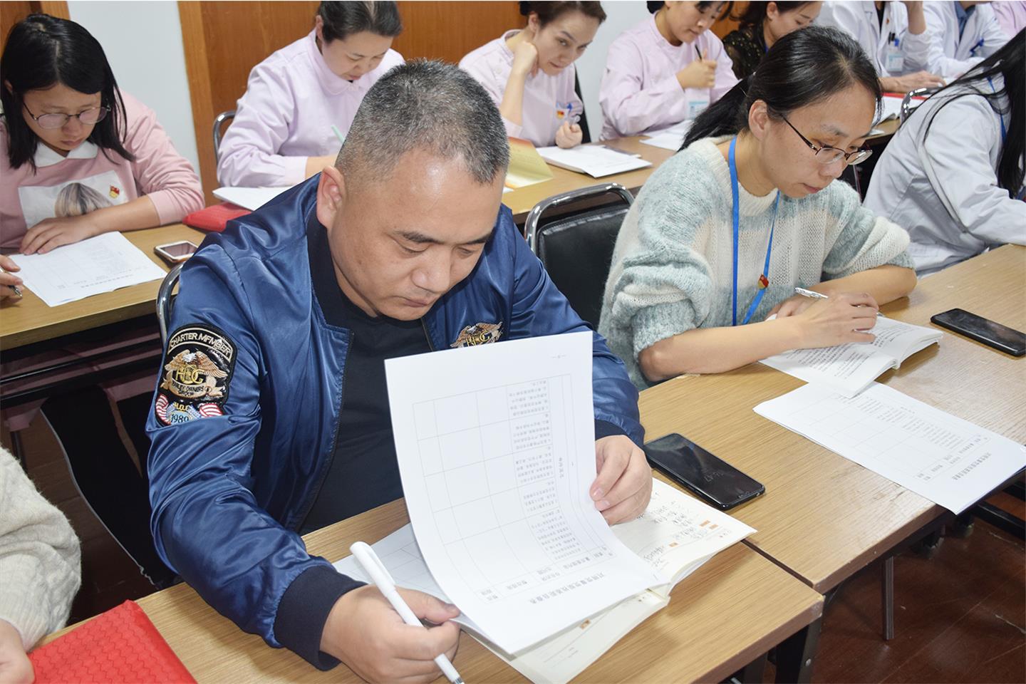 找差距 促提升 台州市博爱医院各支部主题党日活动与“周一夜学”并行