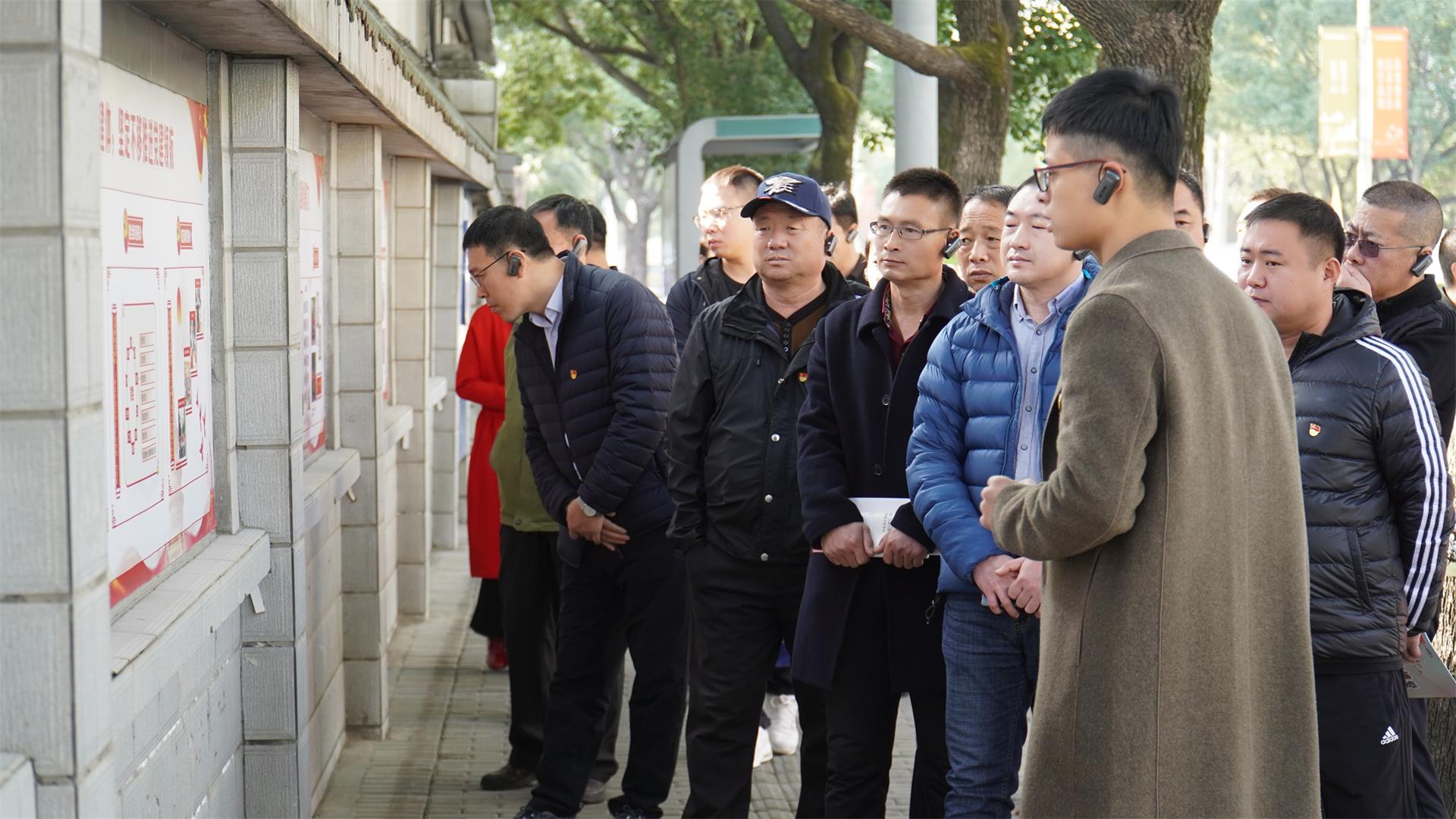 集安市委组织部非公党组织书记李慎原一行来台州市博爱医院考察