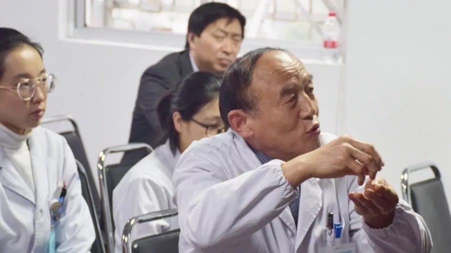 日本宇都宫中心医院院长佐藤俊彦、专家新木佳友一行来院开展学术讲座