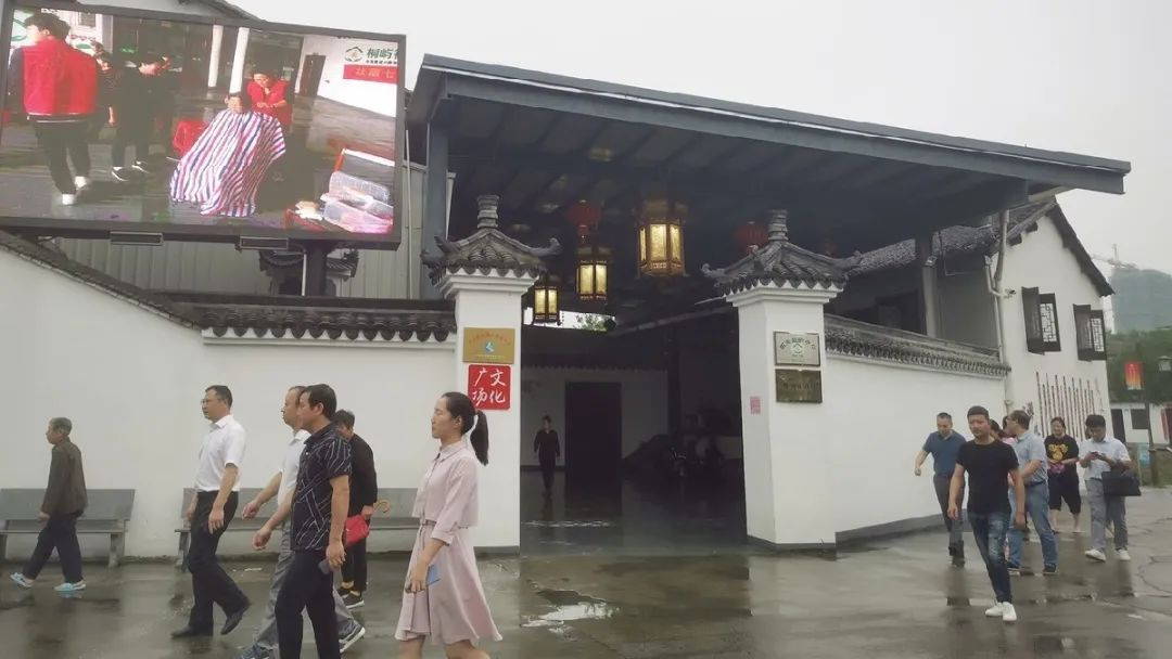 台州市民政局副局长章金土一行莅临路桥区调研居家养老服务工作