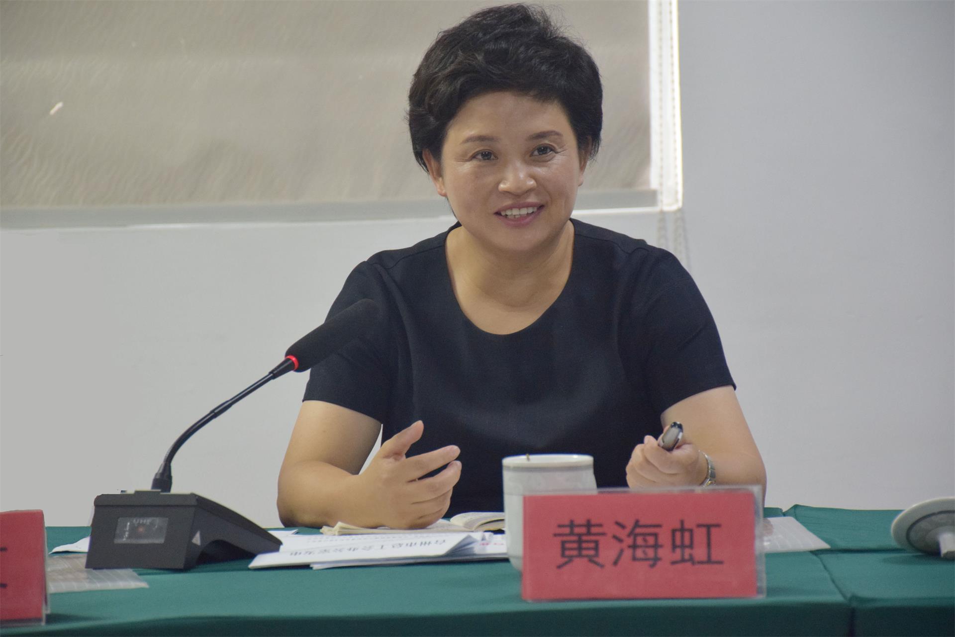 台州市总工会副主席黄海虹一行莅临台州市博爱医院调研指导工会民主管理工作