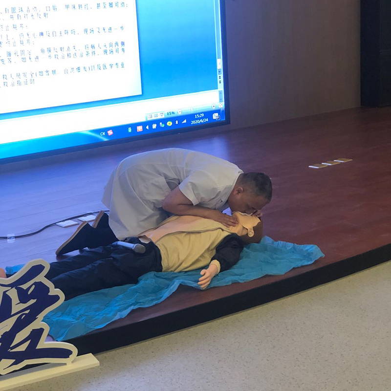 健康知识讲座进巨科，关爱职工健康生活