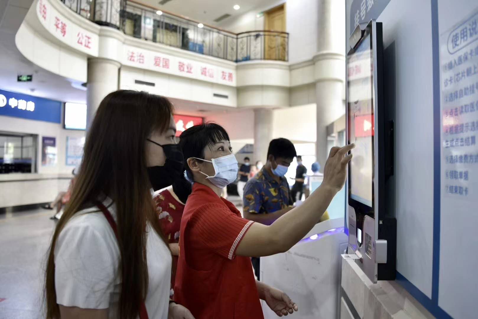 这群“导医天使” 让患者“有路可循”