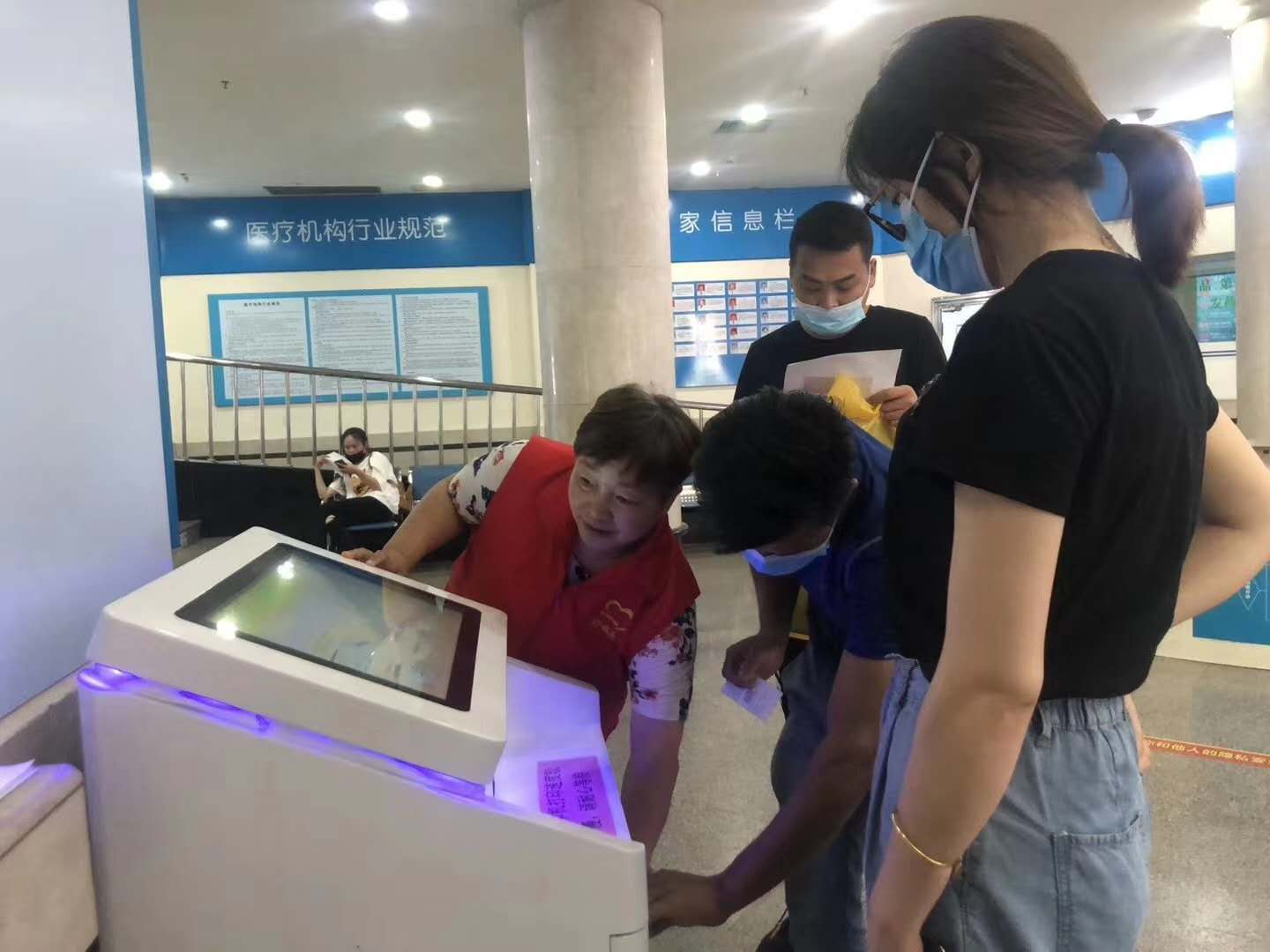 这群“导医天使” 让患者“有路可循”