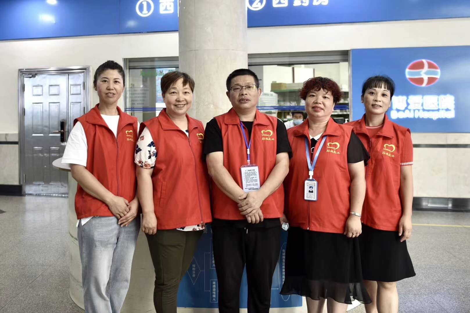 这群“导医天使” 让患者“有路可循”