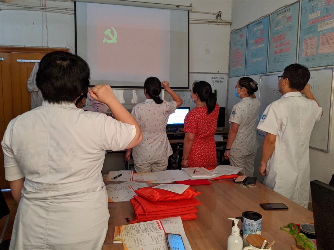 “红色七月•党旗飘扬”——台州市博爱医院党委各支部开展七月主题党日活动