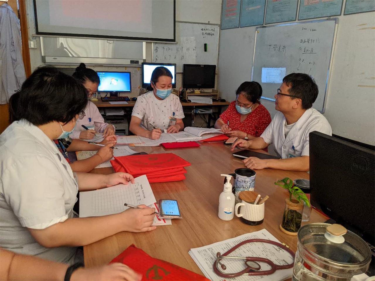 “红色七月•党旗飘扬”——台州市博爱医院党委各支部开展七月主题党日活动