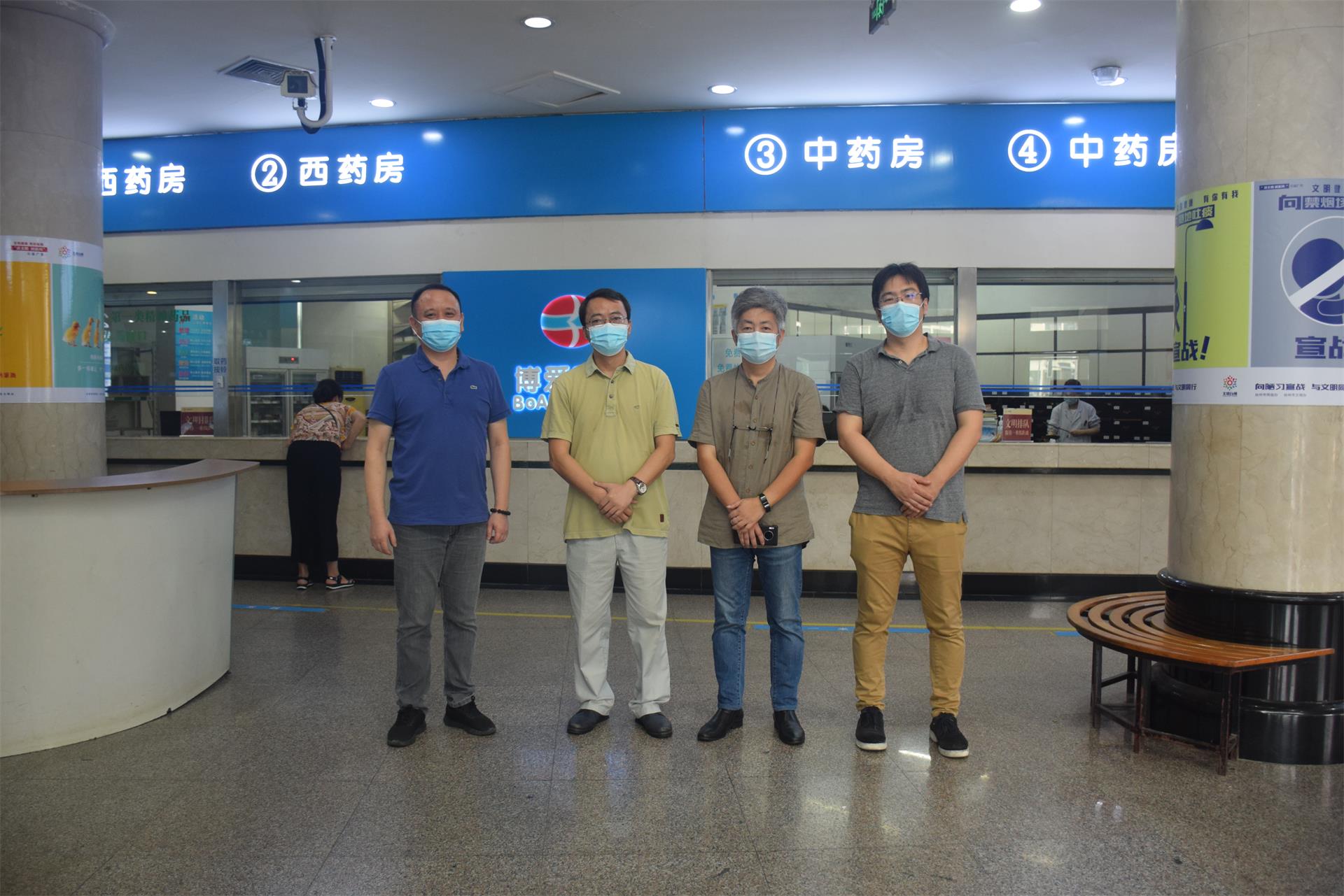 重庆大学建筑城规学院建筑系主任龙灏一行莅临台州市博爱医院参观交流