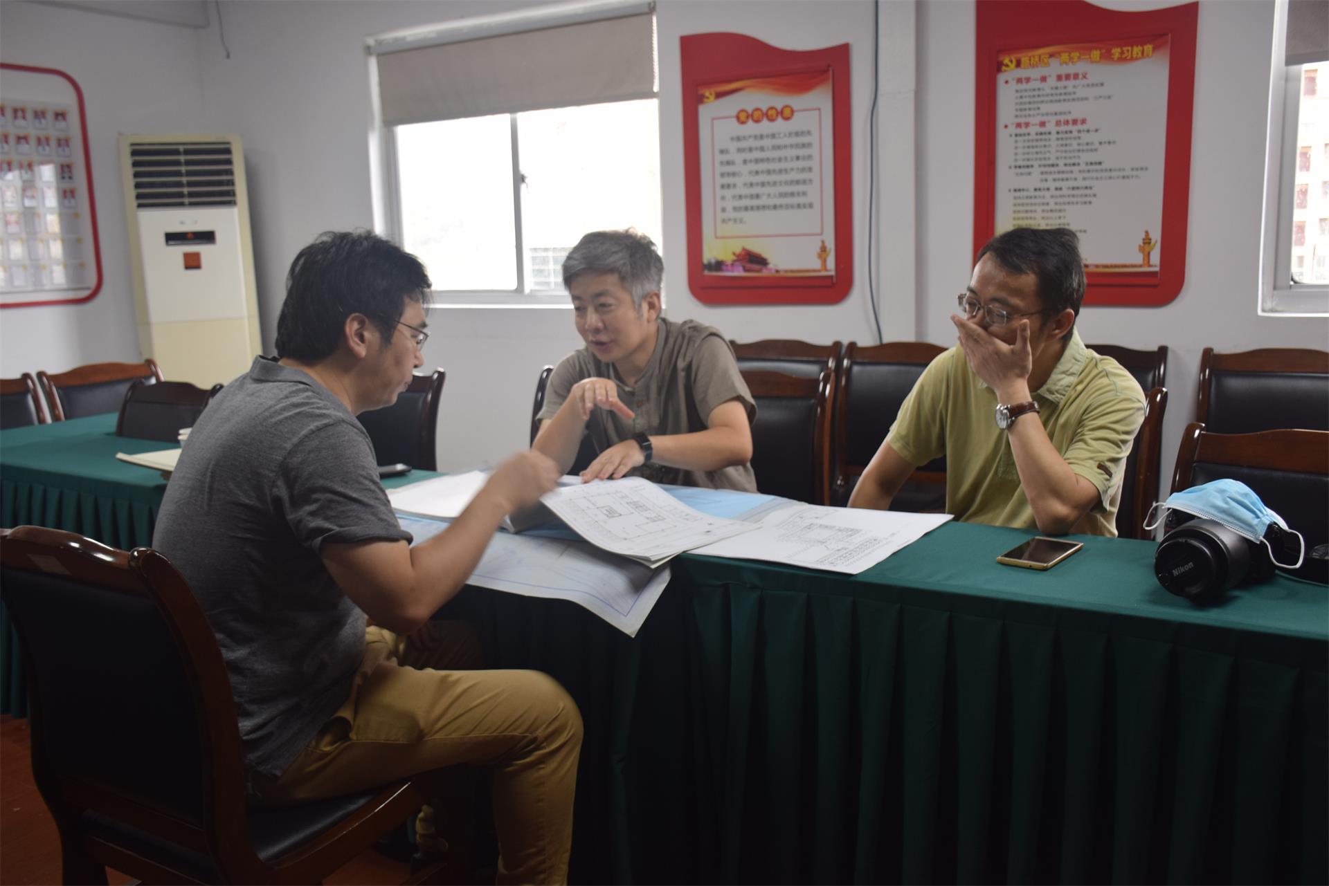 重庆大学建筑城规学院建筑系主任龙灏一行莅临台州市博爱医院参观交流