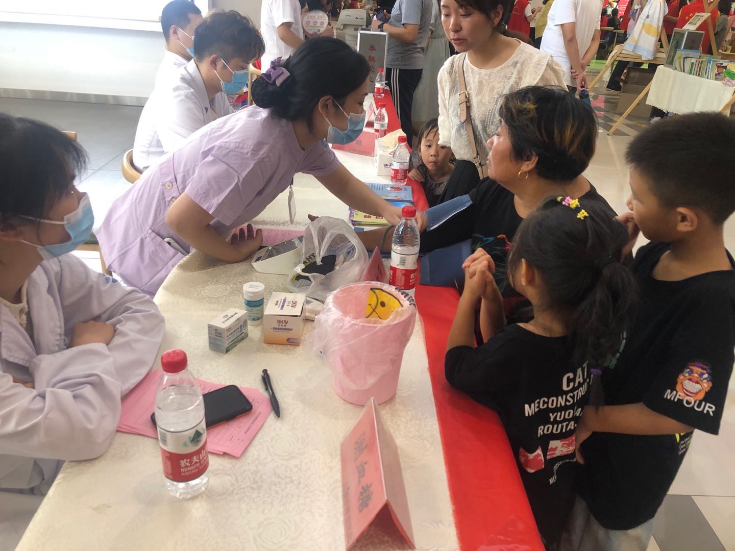 “积小善，成大爱”慈善活动与爱同行