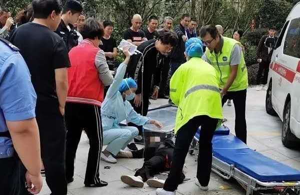 抢救纪实｜昨日被坠物砸伤女业主在台州市博爱医院救治中…