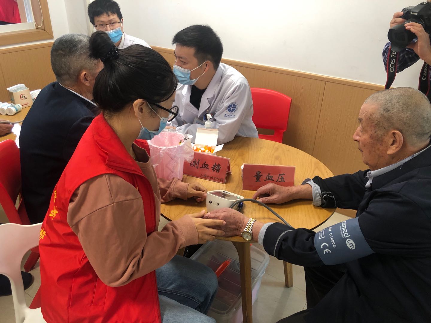 重阳敬老传美德，协会联动献爱心！|台州市博爱医院