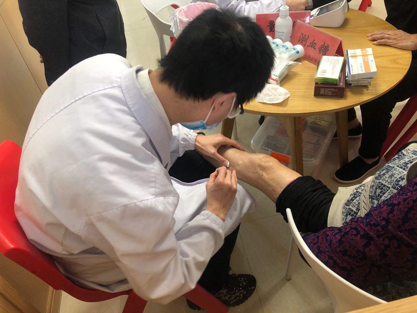 重阳敬老传美德，协会联动献爱心！|台州市博爱医院