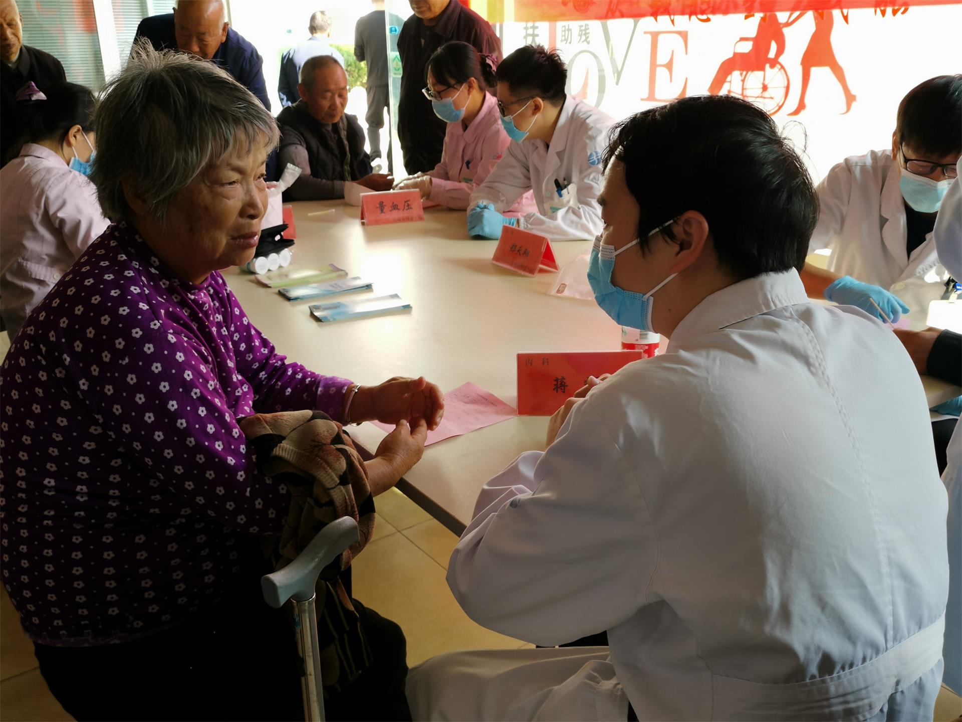 立冬不再冷，义诊送温情|台州市博爱医院公益义诊