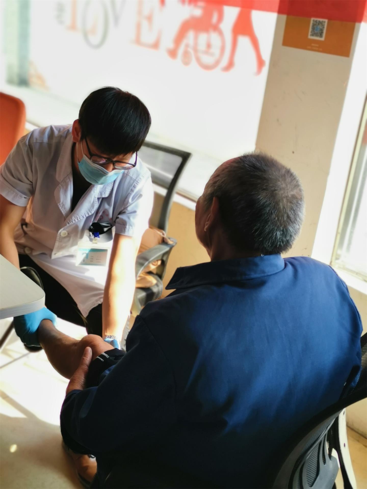 立冬不再冷，义诊送温情|台州市博爱医院公益义诊