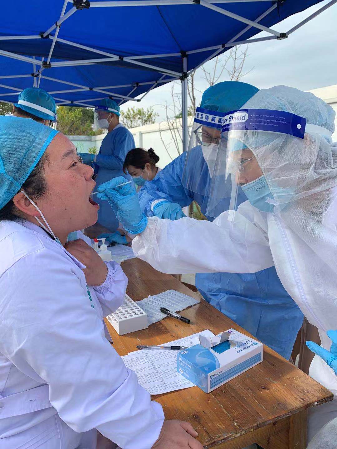 共建共享共赢丨台州市博爱医院医共体总院协助螺洋分院开展核酸检测工作