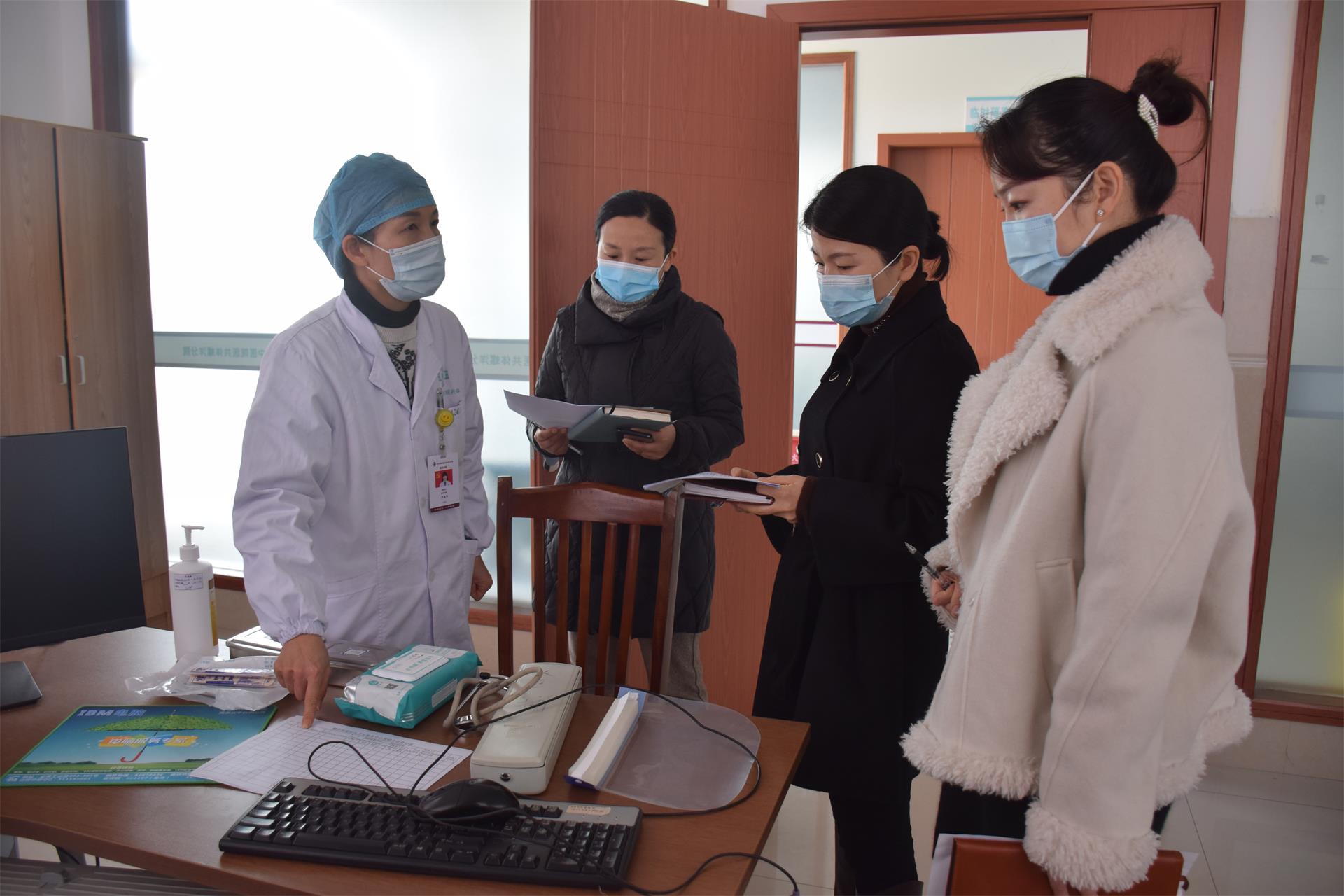 医共体疫情防控网格化管理小组到分院督查疫情防控工作