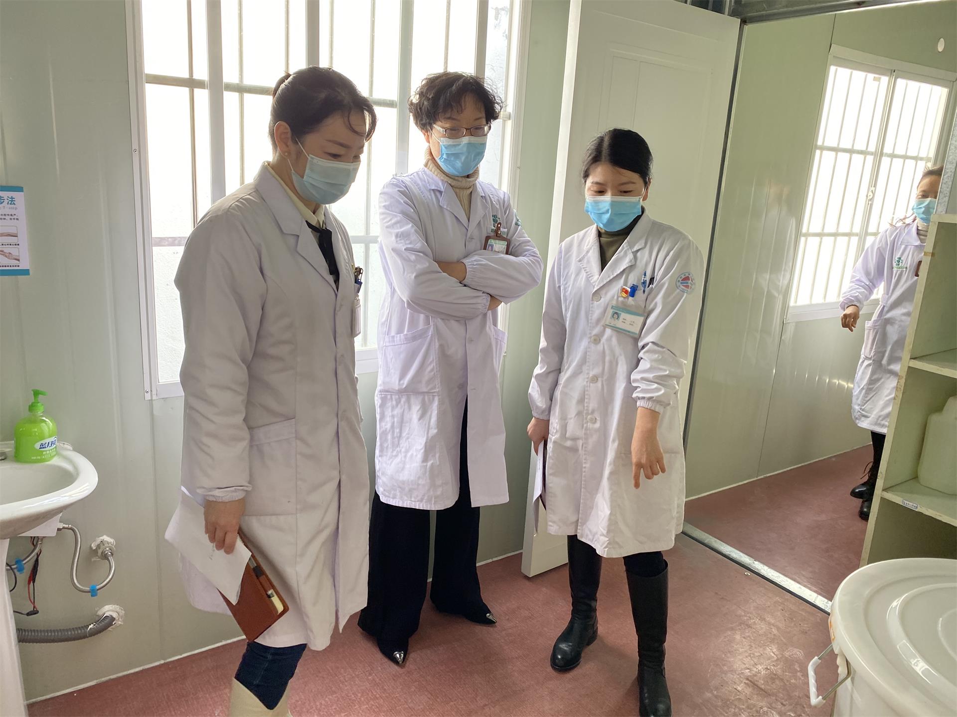 医共体疫情防控网格化管理小组到分院督查疫情防控工作