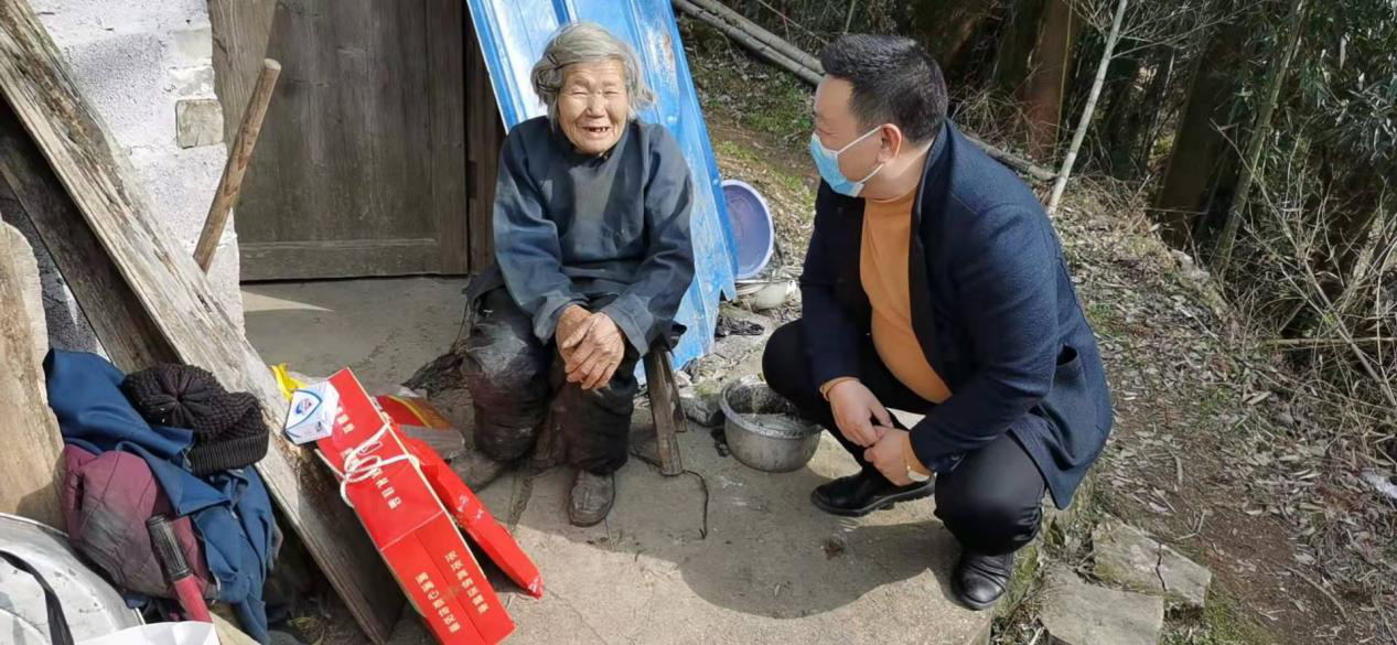 关爱百岁老人、孤寡老人，为他们带去爱心和温暖|台州博爱医院居家养老|君同物业